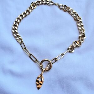 Vintage Gold Toned Chunky Chain Necklace with Leaf Pendant